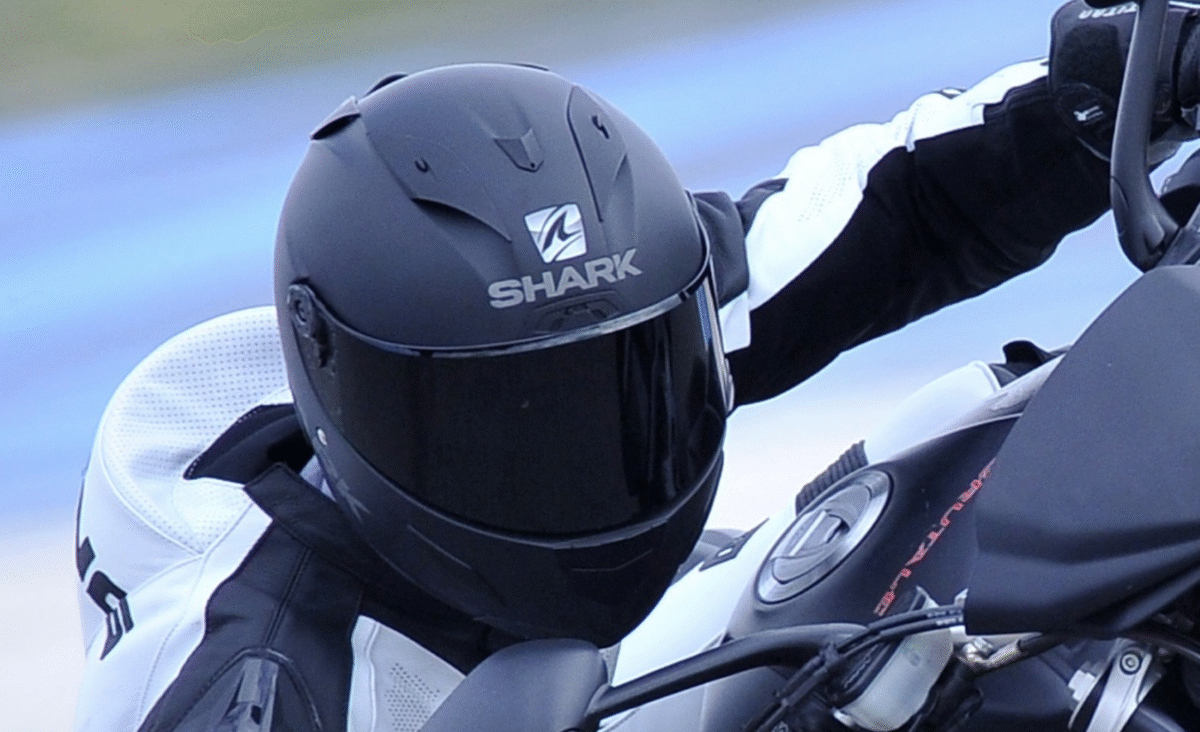 casque de moto mat