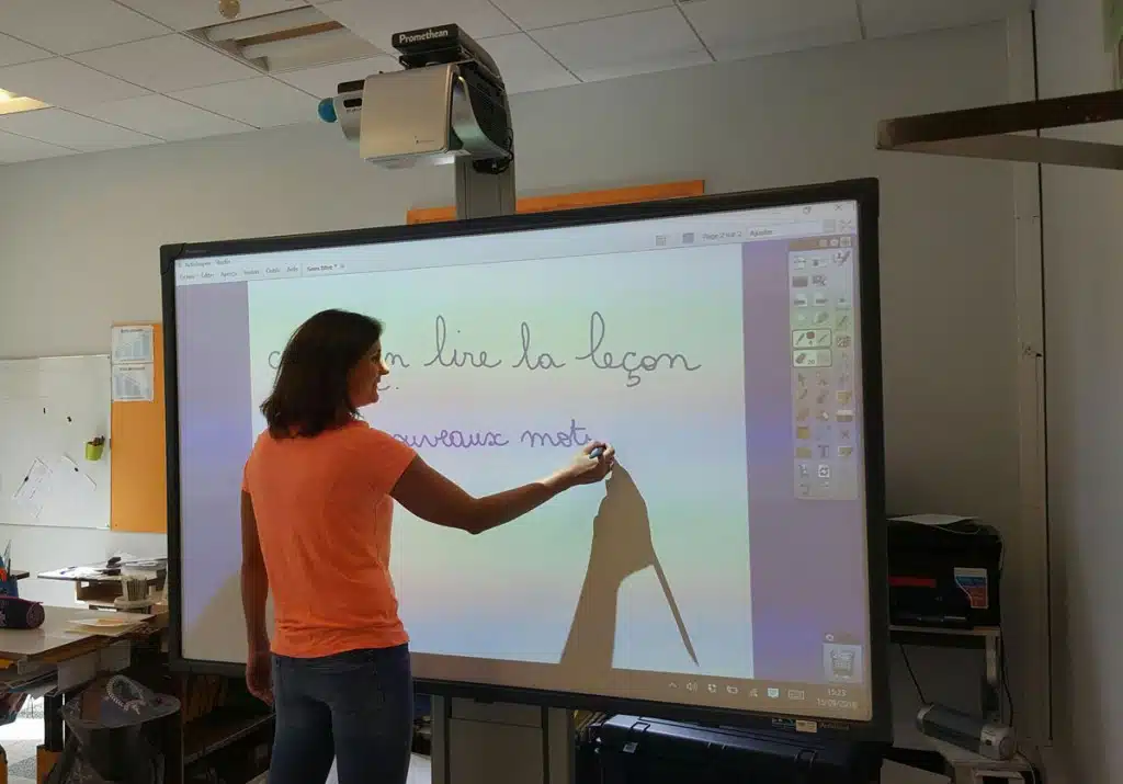 L'écran numérique interactif une nouvelle approche pédagogique pour les écoles