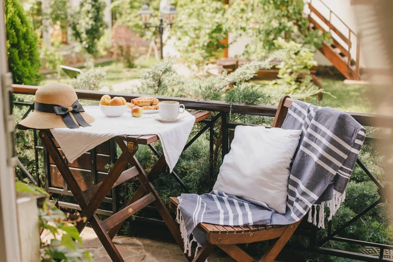 table de jardin en bois