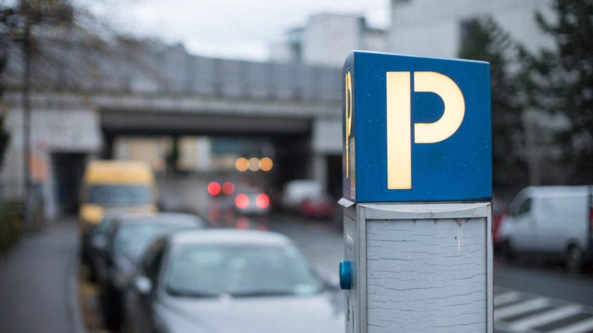 La solution idéale pour un stationnement express : le panneau dépose minute !