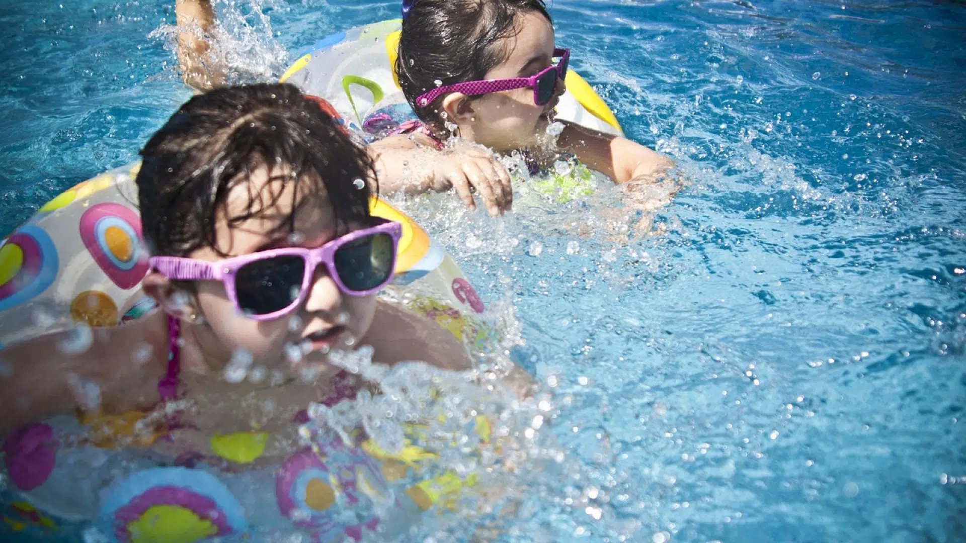 Quels sont les avantages d'une piscine lagon en béton projeté ?