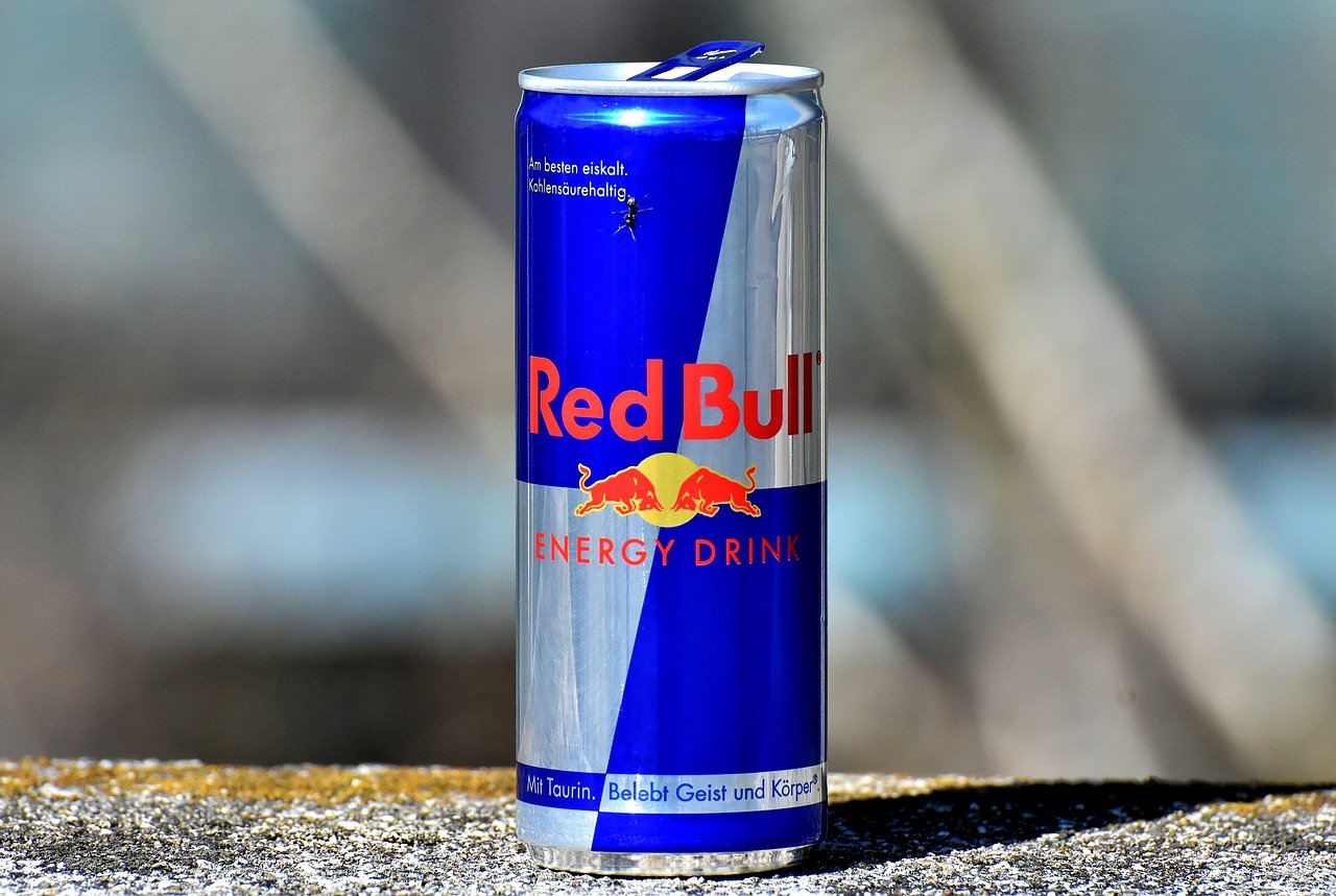 Une canette Red Bull
