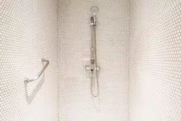 douche pour personnes à mobilité réduite